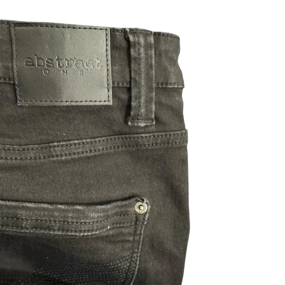Abstract One- Men's Black Jeans 36Wx32L - Picture 6 of 6